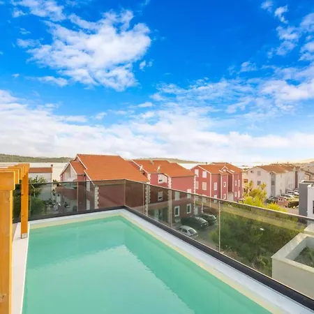 8 - Luxury Roof Pools Otel