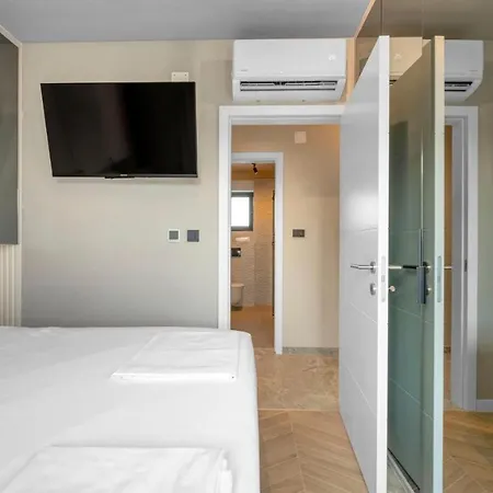 Otel 8 - Luxury Roof Pools