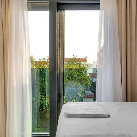 Otel 8 - Luxury Roof Pools 4*