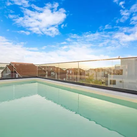 8 - Luxury Roof Pools Srima