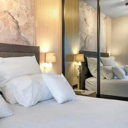 Otel 8 - Luxury Roof Pools 4*